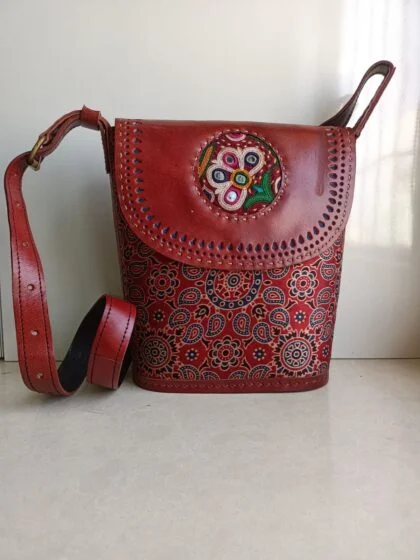 Best Handicraft Products Shop Online India. Best Handcrafted Leather Bag, Wall decor, Home decor, Kitchen products online India.