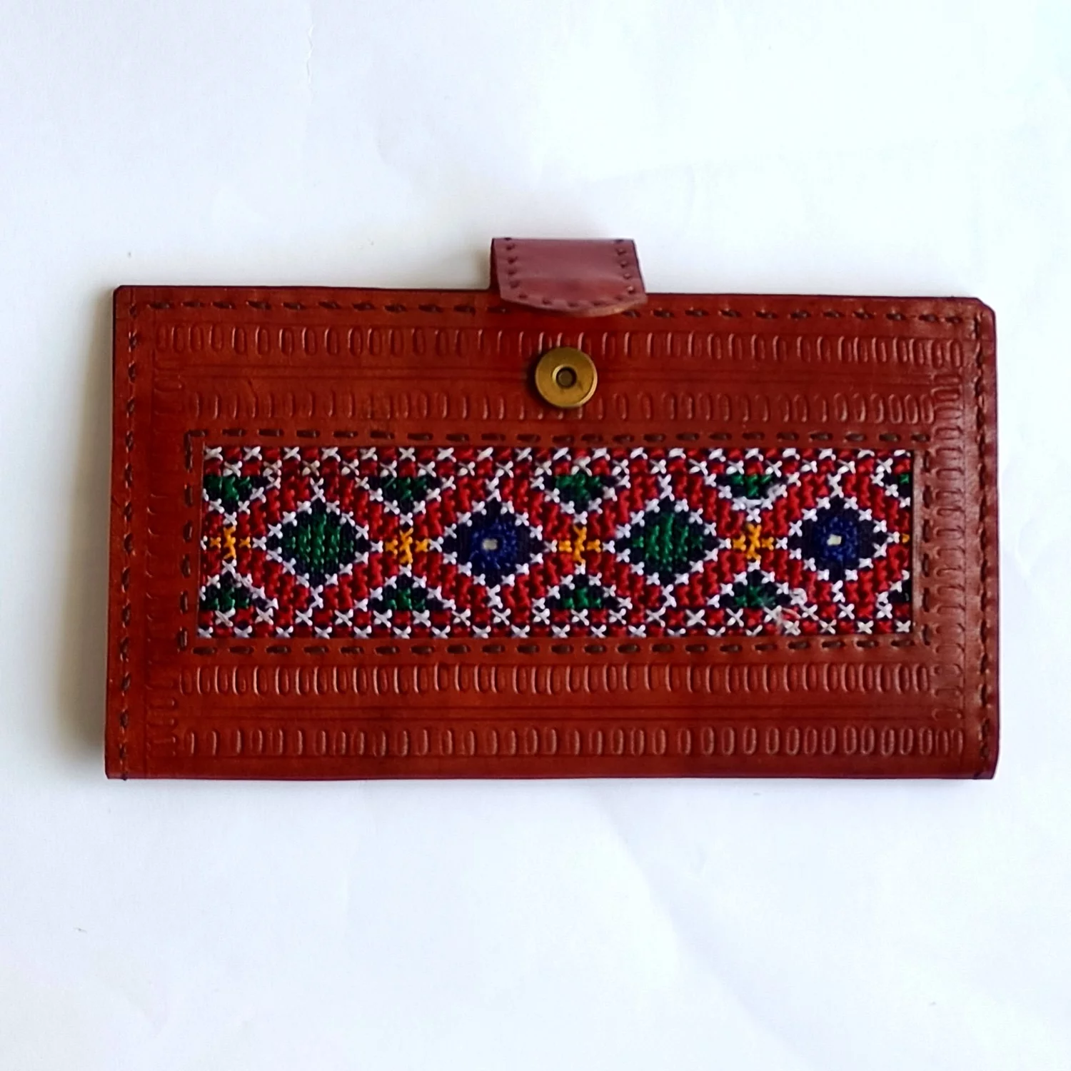 Handcrafted Kutchi Leather Wallet with Embroidery. - Image 4