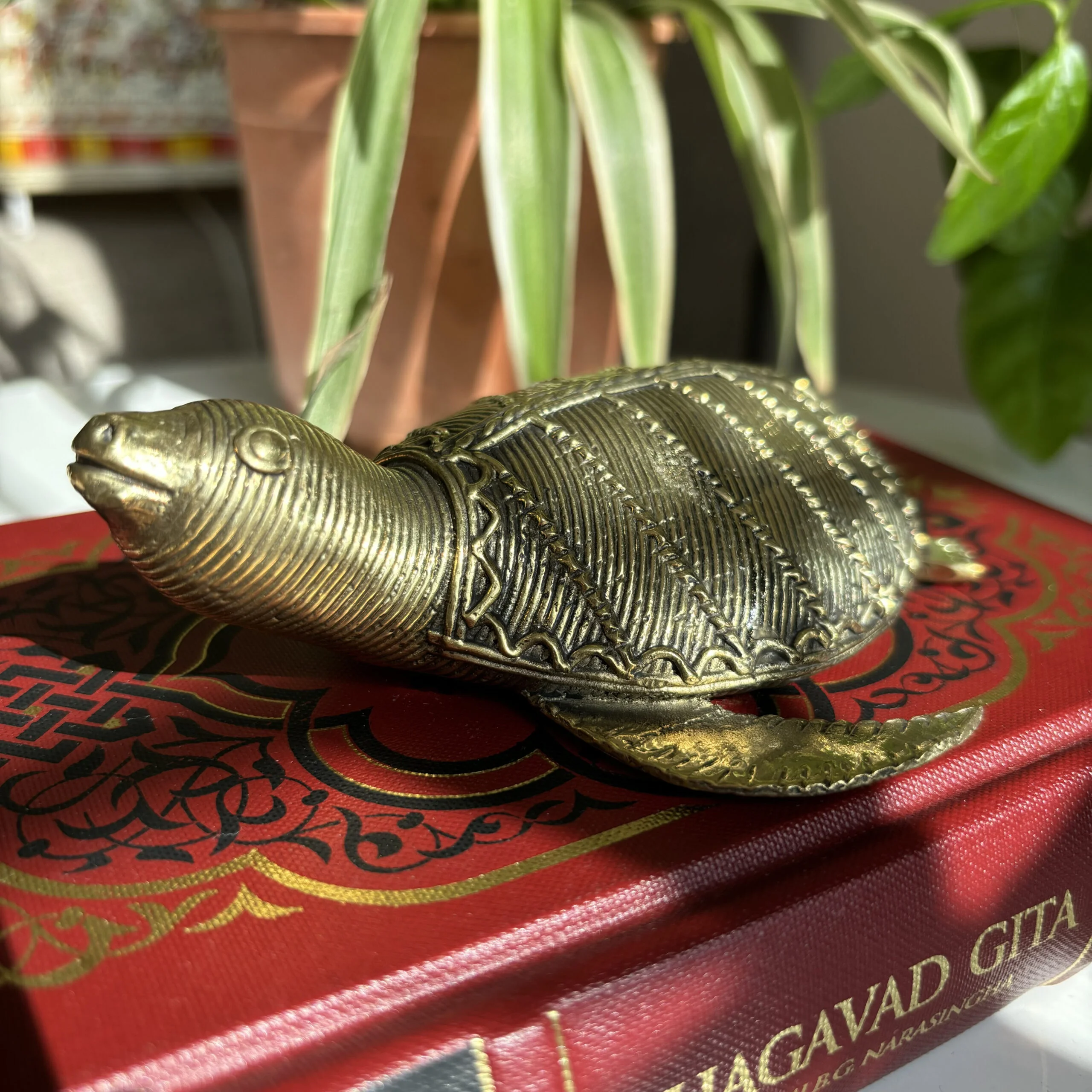 Handcrafted Dhokra Olive Turtle - Image 3
