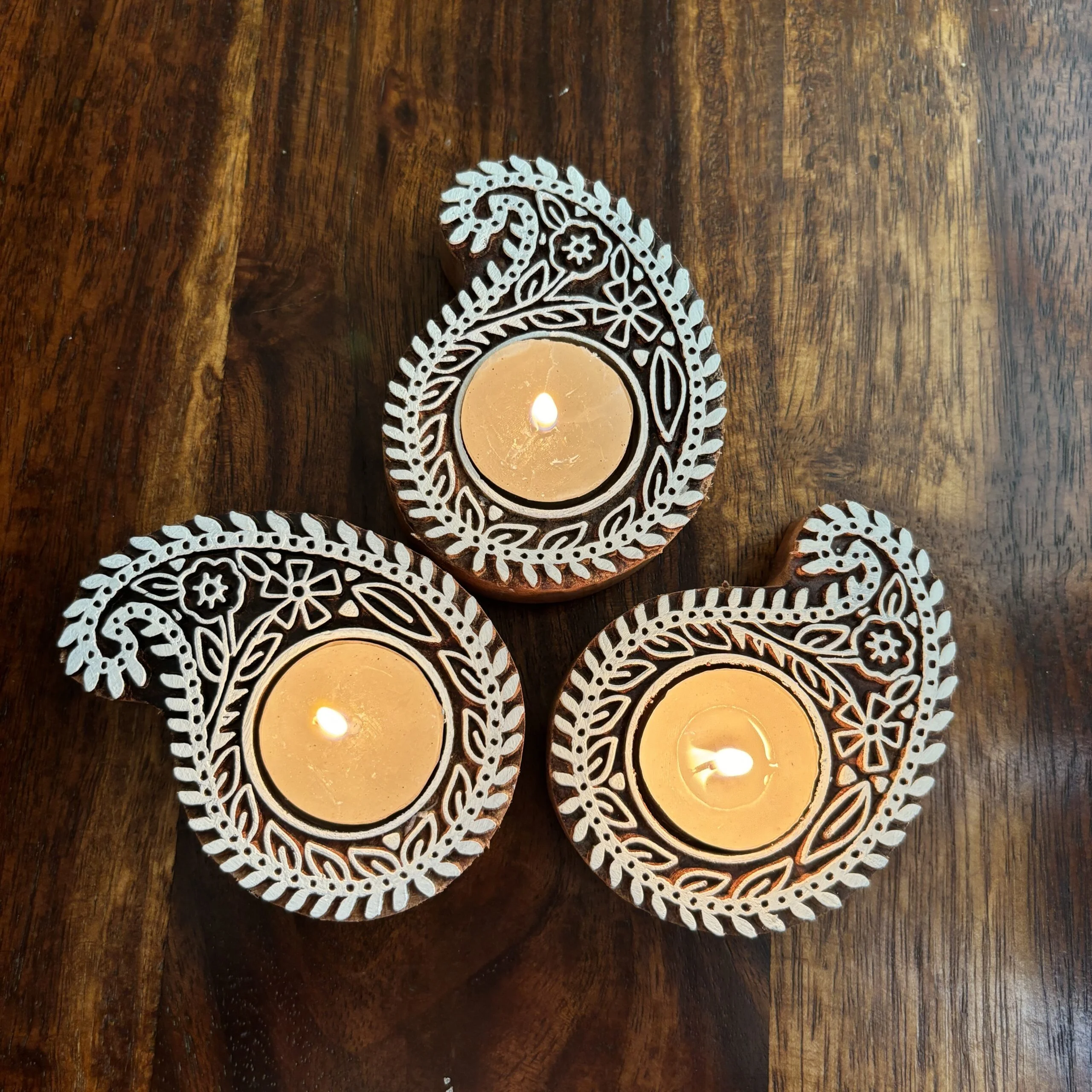 Wooden Handcrafted Paisley-shaped Tea-Light Candle Holder (Set of 2) - Image 2