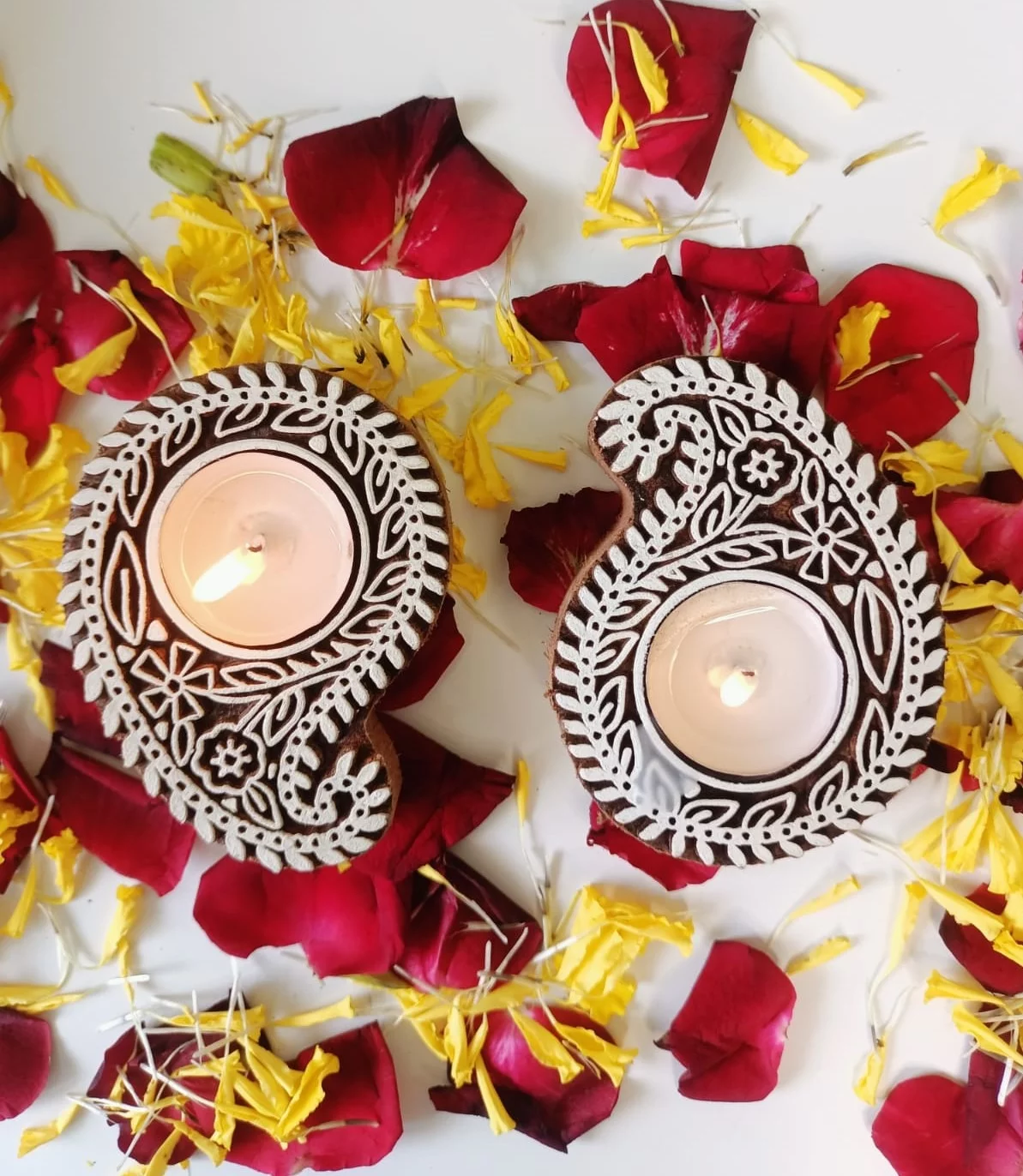Wooden Handcrafted Paisley-shaped Tea-Light Candle Holder (Set of 2)