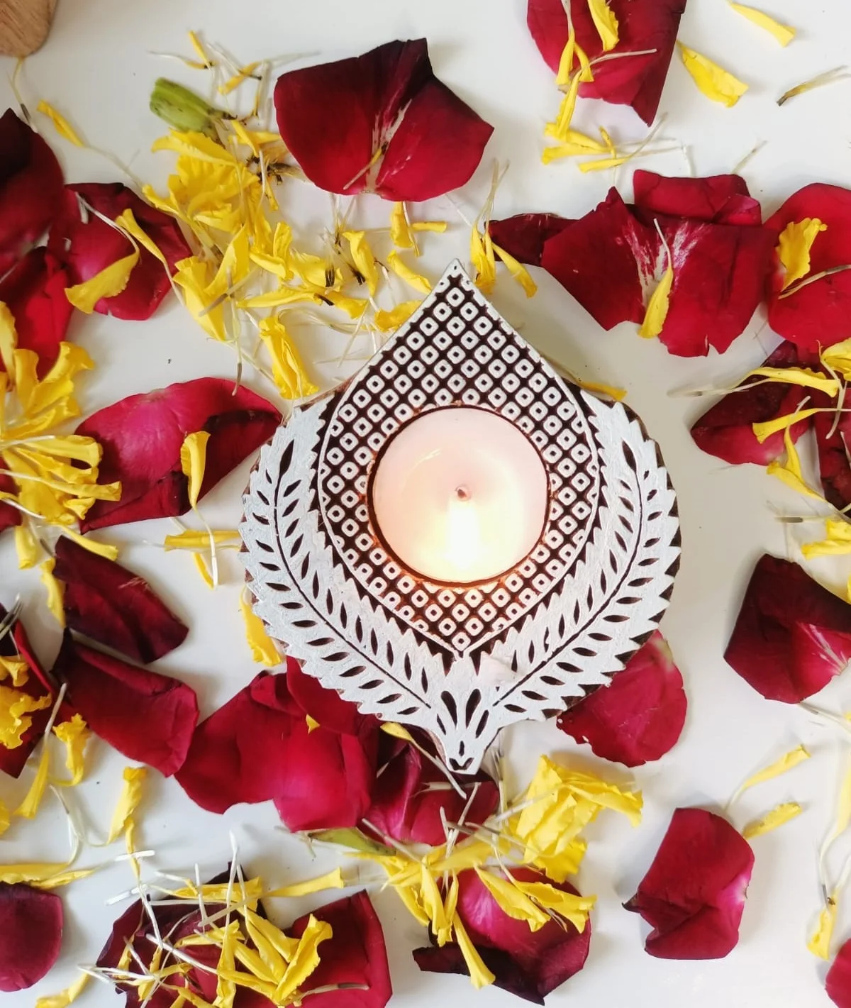 Wooden Handcrafted Leaf-shaped Tea-Light Candle Holder