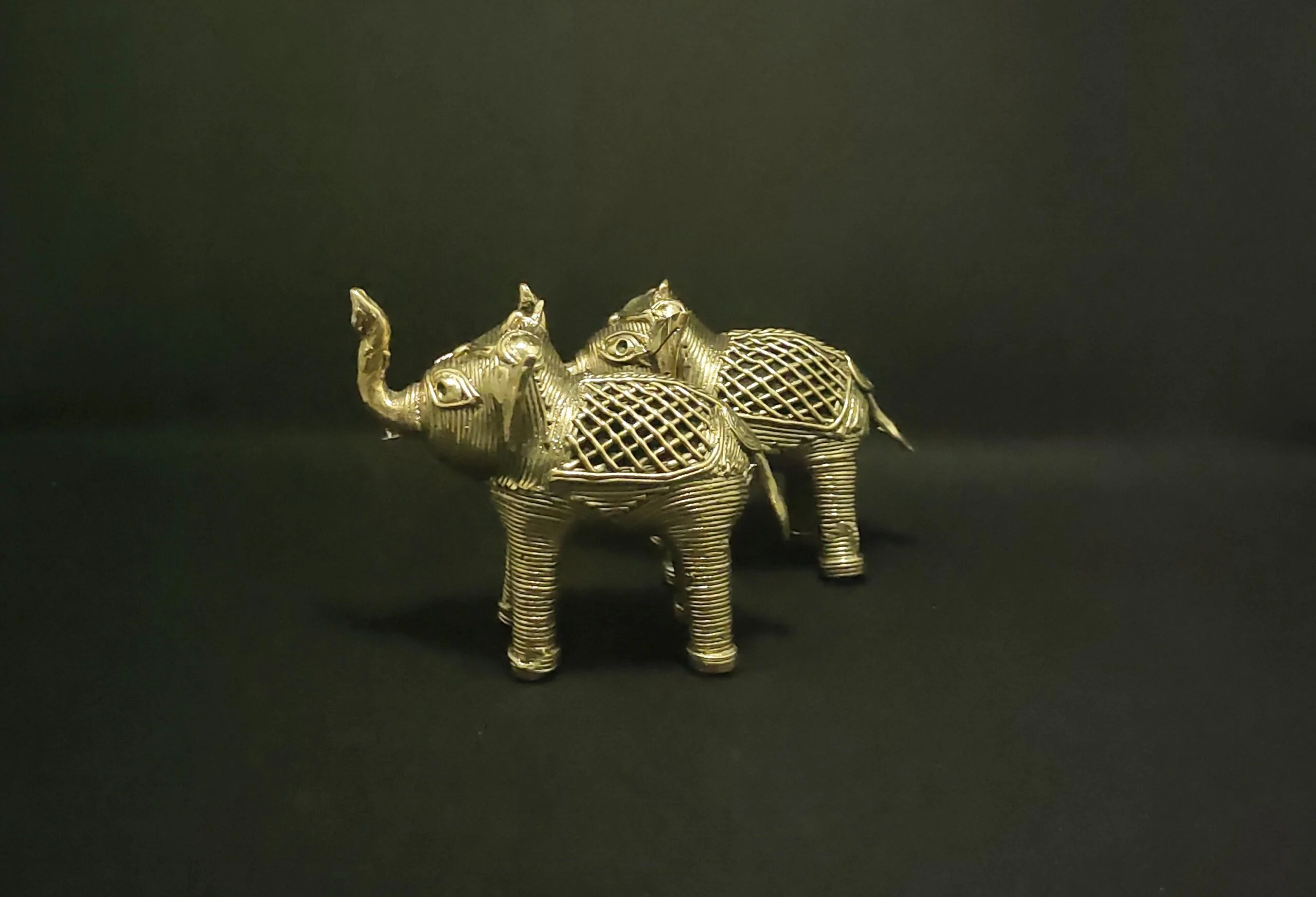 Handcrafted Dhokra Medium Elephant (Set of 2) - Image 4