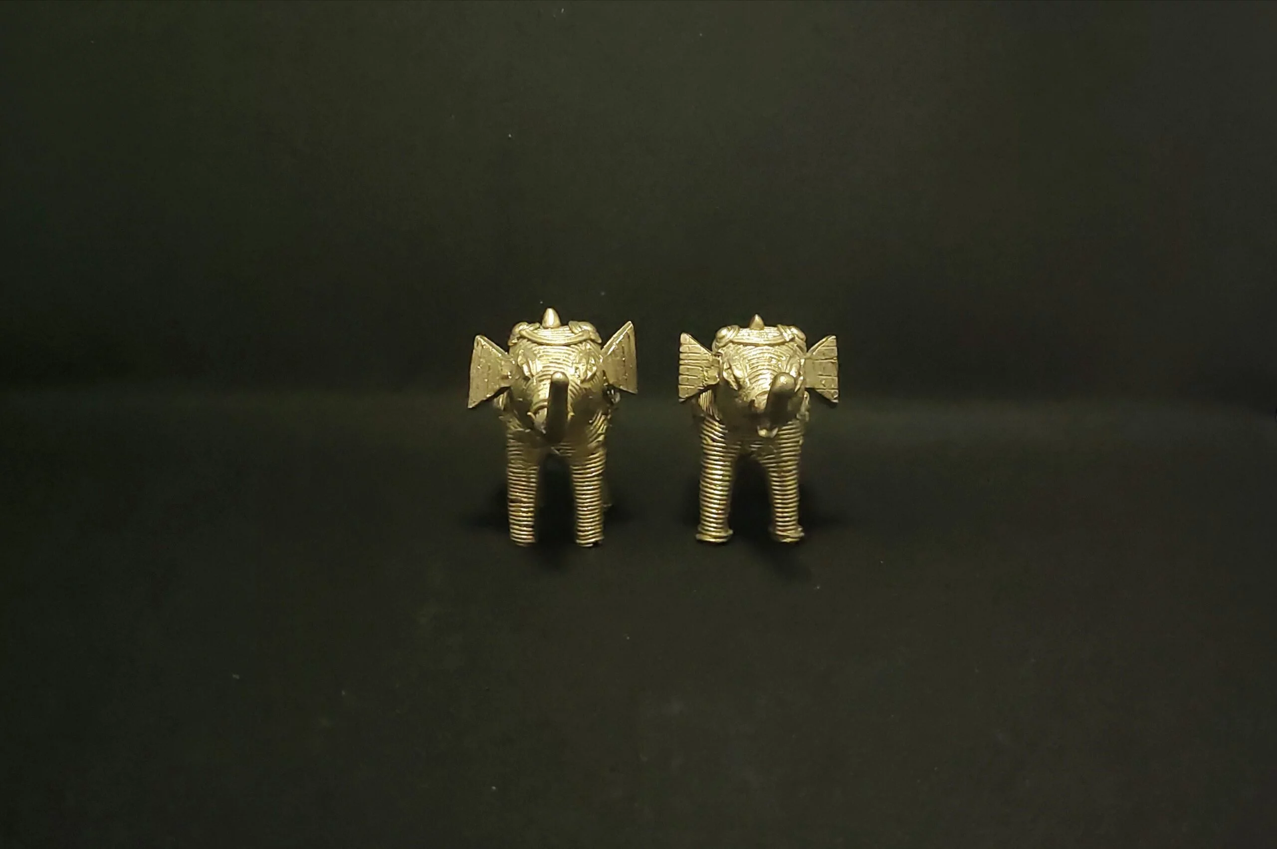 Handcrafted Dhokra Medium Elephant (Set of 2) - Image 2