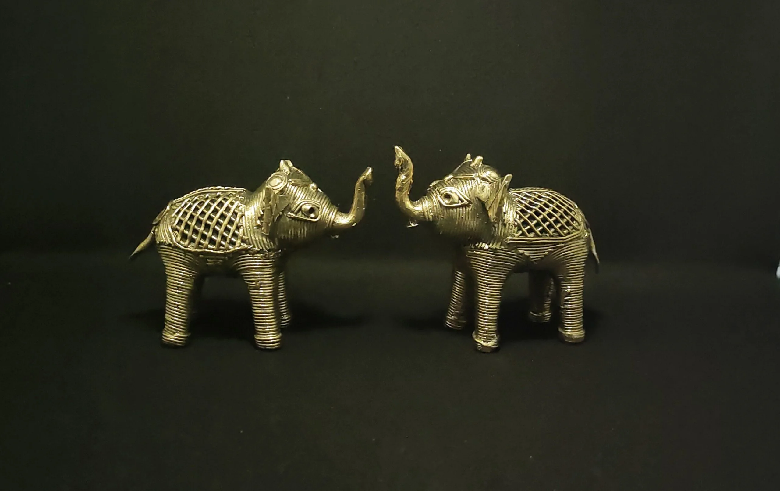 Handcrafted Dhokra Medium Elephant (Set of 2)